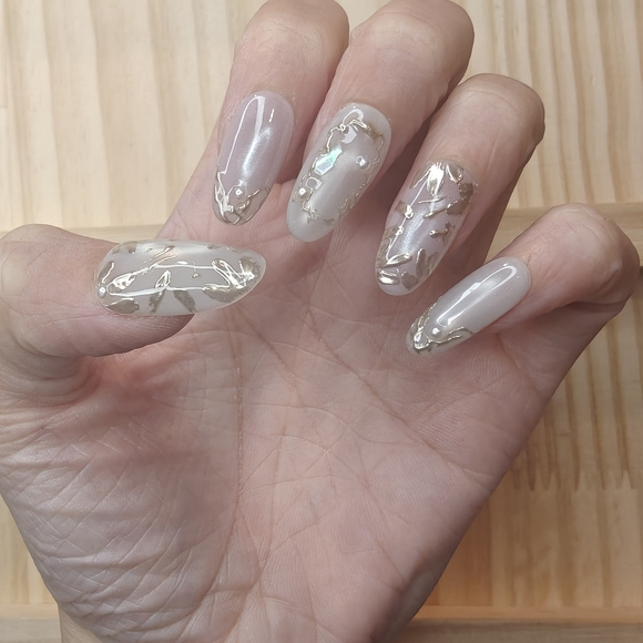 Elegant Pearl Gold Hand Painted Flowers Handmade Press On Nails Art Set - Picture 5 of 10